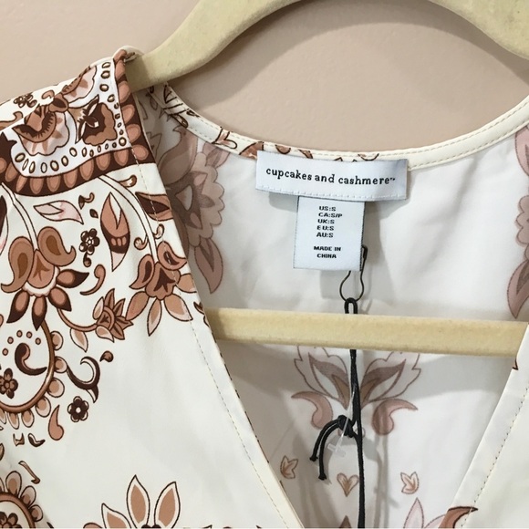 Cupcake&cashmere Womens size S Paisley printed Top Flare Sleeve Brown White New - Picture 9 of 10